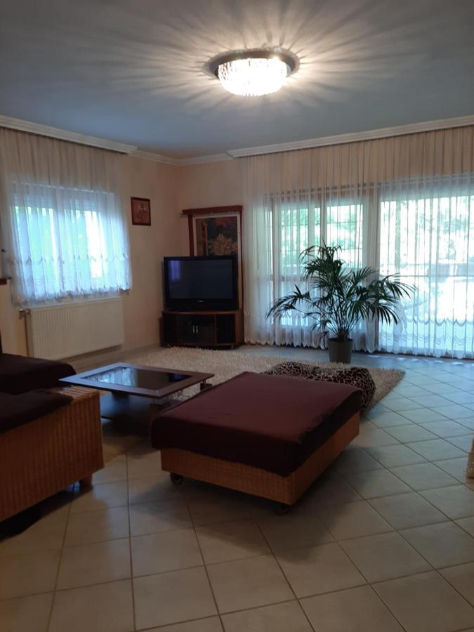 Villa Csilla elegant house Erd Esterno foto