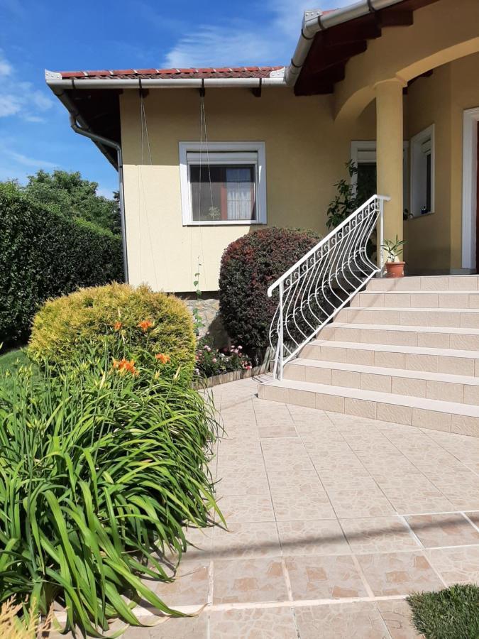 Villa Csilla elegant house Erd Esterno foto